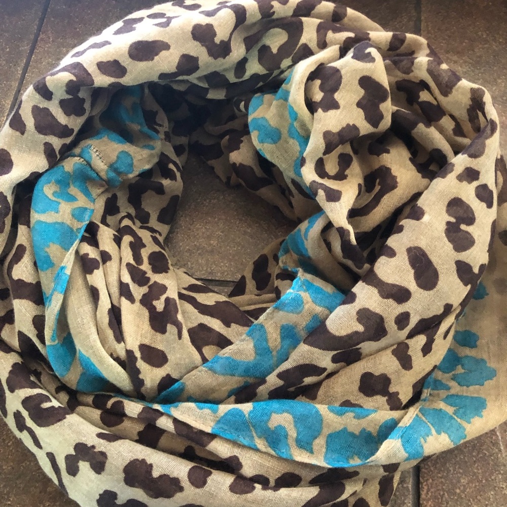 Leopard print scarf!
